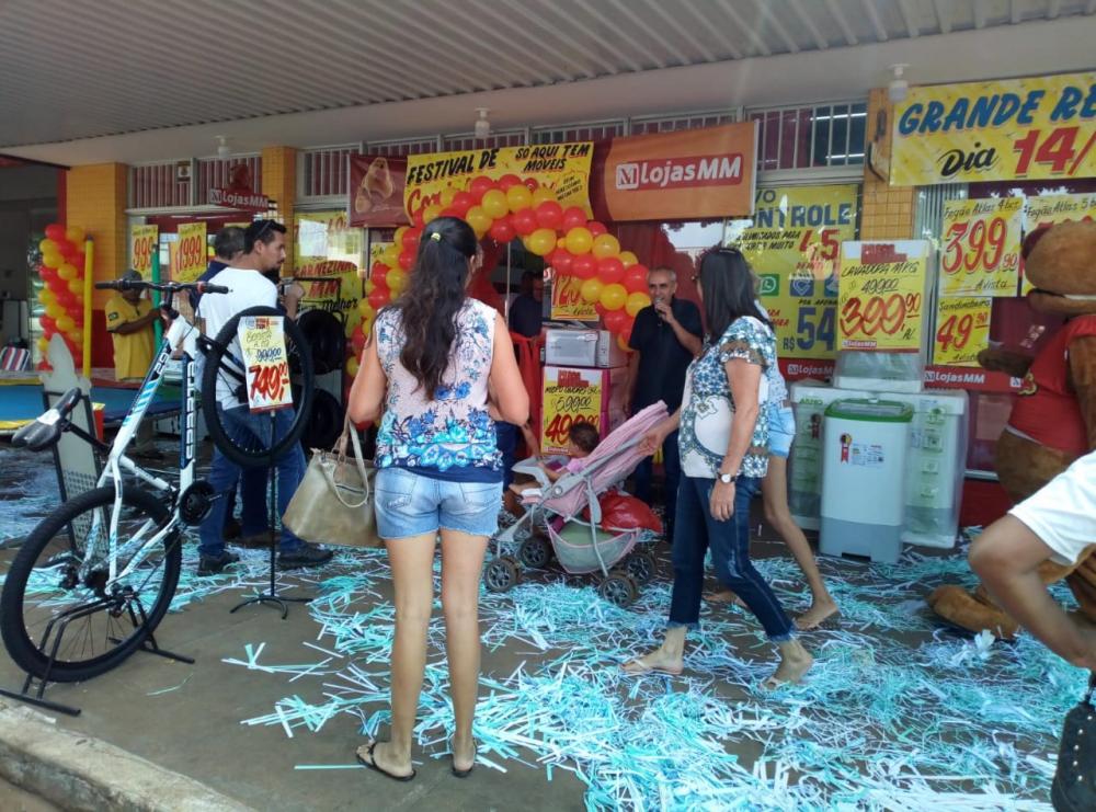 Foto 2 / MM de Amambai reinaugura com loja cheia